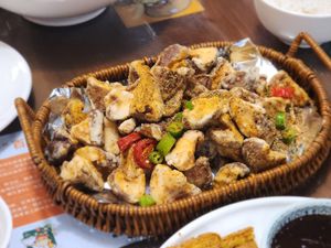 Crispy cumin mushrooms at Baiyi Vegetables Lanzhou Sulamian - 百易素食·素拉面（元大都店) in Beijing