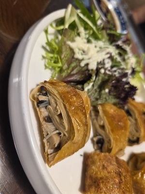 Tofu rolls with veggies filling at Baiyi Vegetables Lanzhou Sulamian - 百易素食·素拉面（元大都店) in Beijing