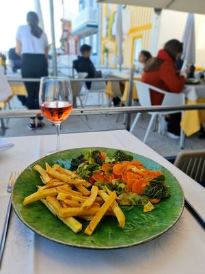 Sautéed veggies with chips at Restaurante Dom Fernando in Gafanha Da Encarnacao