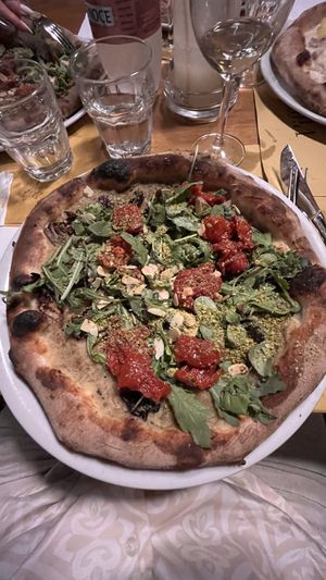 Pizza im Lokal  at Pizzeria Villa Zuccaro in Taormina