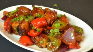 Chili Paneer:
Indian breaded fried cheese with chili peppers and soy sauce. at Tandoor King Indian Restaurant in Karlovy Vary