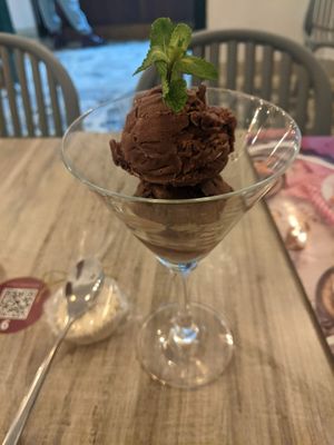 Chocolate ice cream (8.500 COP) - 4/5 at Lenteja Express - Centro in Medellin