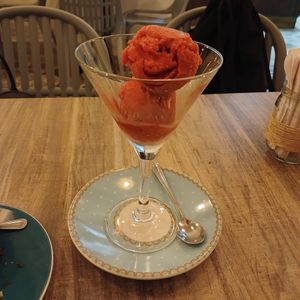 Helado de frutos rojos at Lenteja Express - Centro in Medellin