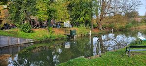 Bezig terras op een leuk oktober dag at De Veldkeuken in Bunnik