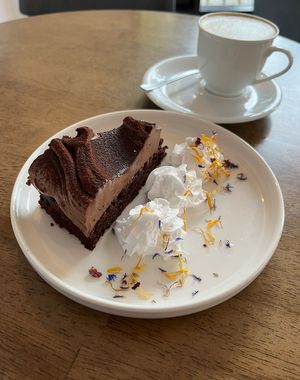 Veganer Schoko Kuchen   at Reeham Coffee in Berlin