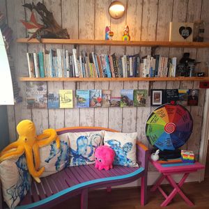 Lobby with free books and local guides at The Miggi Vegan Guesthouse in Paignton