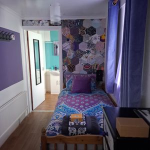The Colour Purple Room at The Miggi Vegan Guesthouse in Paignton