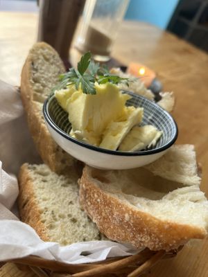 Vorspeise: Brot mit Zitronen“Butter“   at Café Albis  in Hitzacker
