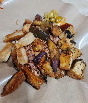 Economy Rice @$3.50 ~ 4/2/23 at Zhong Yuan - 众缘素食 in Northeast Singapore