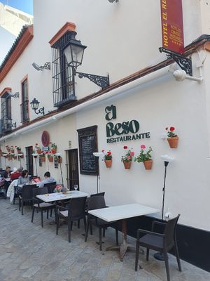 Outdoor seating at El Beso in Sevilla