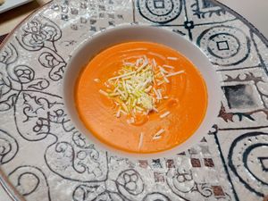 Salmorejo with vegan cheese at El Beso in Sevilla