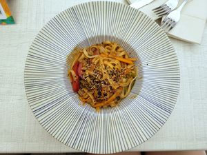 Vegan Tallarines De Verdura  con salsa tamarindo - noodles with vegetables in tamarind sauce at El Beso in Sevilla