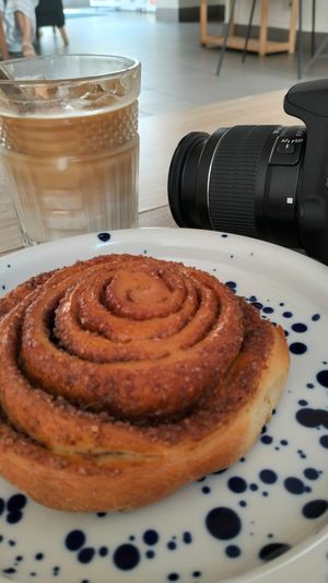 iced cappuccino with almond milk and a cinnamon roll at Bundu in Kaunas