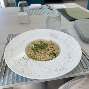 Vegan truffle mac n cheese  at Nautilius in Willemstad
