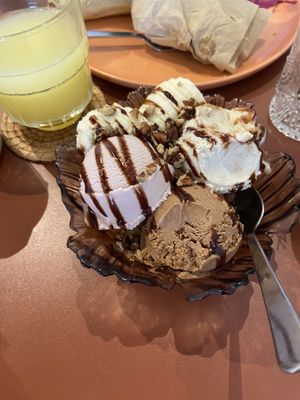 Banana split  at Buen Confidente in Merida