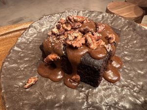 Brownie de chocolate com calda de caramelo   at Honest Greens - Chiado in Lisbon