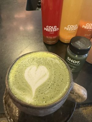 Matcha Latte de leche de avena   at Honest Greens - Chiado in Lisbon