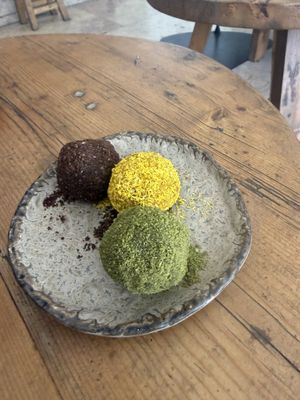 Energy balls sin azucar  at Honest Greens - Chiado in Lisbon