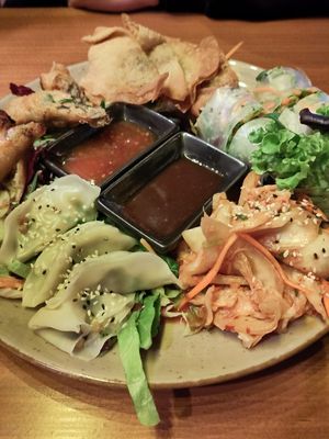 Gemischte Vorspeisenplatte at Umi Vegan in Berlin