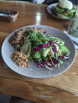 Rice noodles with vegan "duck" at Umi Vegan in Berlin