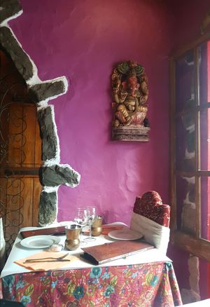 indoor window seating at Masala in Cascais