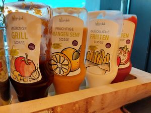 4 dipping sauces (all vegan), available at each table at Hans im Glück in Fulda