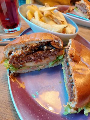 "Naturbursche" burger with caramelized onions & mushrooms, and regular fries ("Goldfritten") at Hans im Glück in Fulda