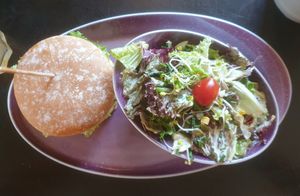 'Abenteuerlust' mit kleinem Salat at Hans im Glück - Koenigsplatz in Munich
