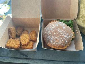 Vegan chicken burger and nuggets   at Hans im Glück - Giesing in Munich