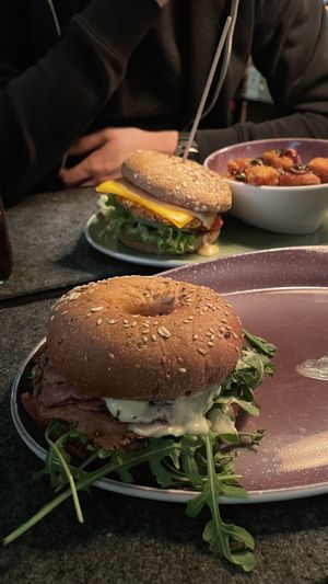 plant-based Pastrami Bagel (saisonal special)  at Hans im Glück - Giesing in Munich