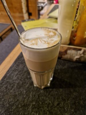 Latte Macciato mit hafermilch at Hans im Glück - Europaviertel in Stuttgart