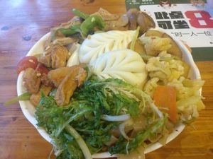 Full plate of food at Xinyi Zhen in Haikou