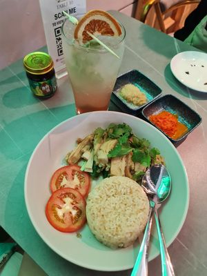 Chicken Rice,  Grapefruit Yuzu Mojito ~ 22/3/23 at nomVnom Cafe in Johor Bahru