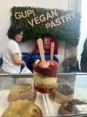 Fraisier and the stall 🥰  at Gupi Vegan Pastry - Pop Up in Lisbon