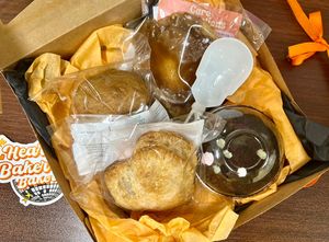 Halloween treat box. Heart tart, chocolate-strawberry dessert cup, caramel snickerdoodle and whoopie pie. So good 🤤  #Veganuary at The Heart Baker - Pop-up in Dayton