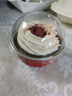 Strawberry cake at The Heart Baker - Pop-up in Dayton