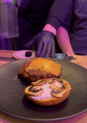 Trüffel Prestige Burger mit 2 Patties  at Smashup! in Aachen