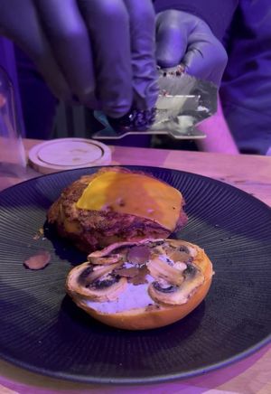 Extra Service mit geriebenem Trüffel  at Smashup! in Aachen