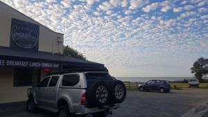 Vegan friendly cafe/restaurant right next to the lake and caravan park in Meningie at Freshies Cafe & Bar in Meningie