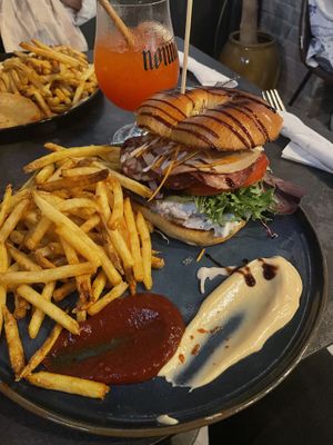 burger  at Good and Well in Lyon