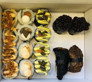 Box medio saporito  at EssenzaSushi in Milan