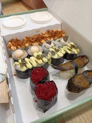 Tasty box L (con dolce) at EssenzaSushi in Milan