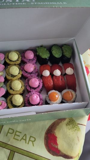 Box rainbow at EssenzaSushi in Milan