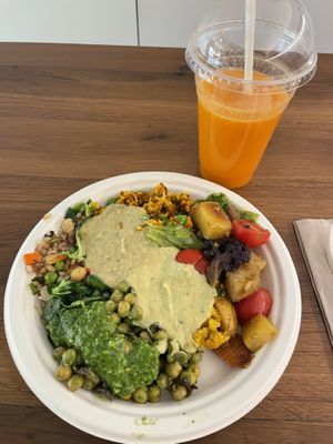 Various homemade salads with hummus and a fresh juice 😋  at Artisti del Vegetariano - Corso Magenta in Milan