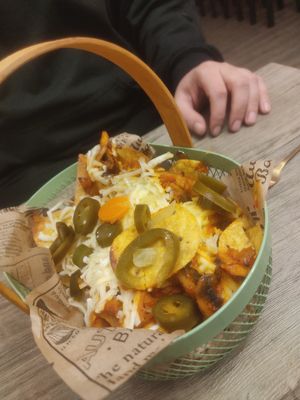 Natxos amb formatge vegà, bolonyesa vegana i jalapenyos. Bo-ní-ssims!! at Tarrakoconos in Tarragona