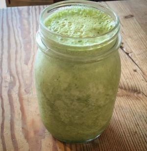 Smoothie with kale, celery, cucumber and other yummi stuff at Le Pain Quotidien - Rye in Rye