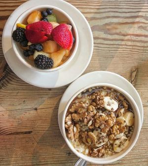 Oatmeal with banana, maple syrup, seeds and walnuts at Le Pain Quotidien - Rye in Rye