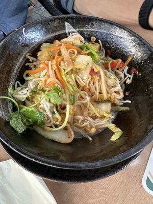 Nr. 36 BÚN ĐẬU PHỤ 
(Tofu angebraten mit Gemüse, Knoblauch, Sojasprossen, exotischen Kräuter und
Reisnudeln)  at Bambus Garten in Karlsruhe