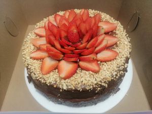 Torta vegana  de cacao. Rellena mermelada de mora orgánica . Maní 😋 at La Sierrita in Palomino