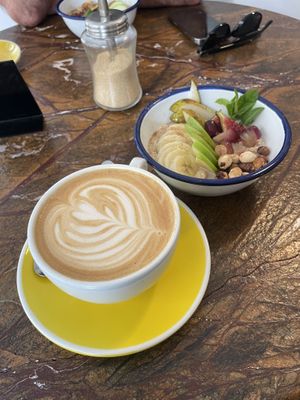  cappuccino con avena grande y overnight oats   at La Molienda - Arxiduc in Mallorca